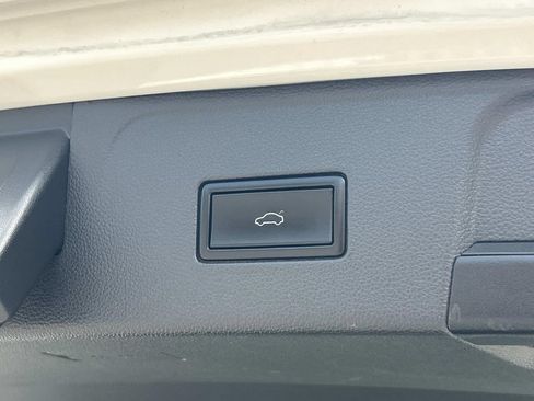 Used 2019 Volkswagen Atlas SEL Premium AWD/4WD image 17