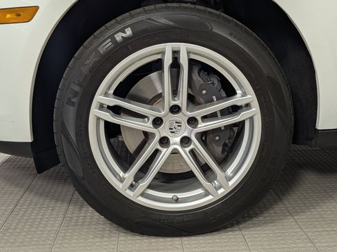 Used 2025 Porsche Macan Turbo AWD/4WD image 28