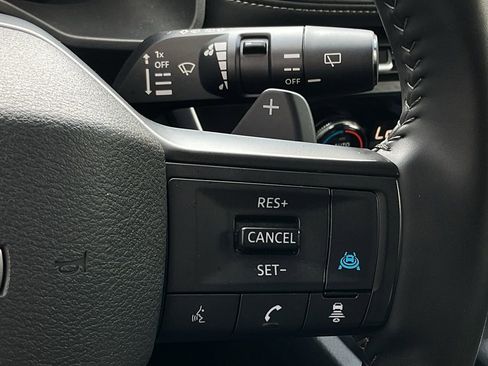 Used 2025 Nissan Rogue SV image 24