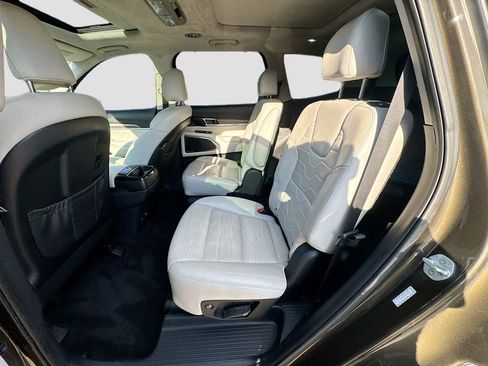 Used 2021 Kia Telluride SX w/ SX Prestige Package image 31