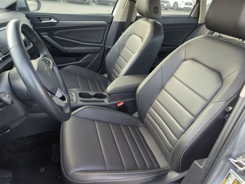 Used 2024 Volkswagen Jetta SE image 14