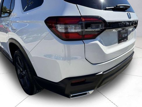 Used 2023 Honda Pilot Sport image 14