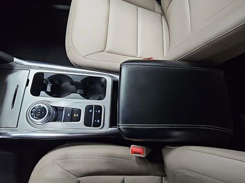 Used 2022 Ford Explorer XLT w/ Equipment Group 202A image 22
