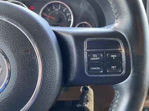 Used 2016 Jeep Wrangler Unlimited Sahara w/ Connectivity Group AWD/4WD image 35