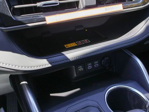 New 2026 Toyota Highlander XLE image 13