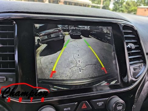 Used 2019 Jeep Grand Cherokee Altitude RWD image 25