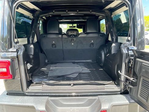Used 2022 Jeep Wrangler Unlimited Sahara AWD/4WD image 27