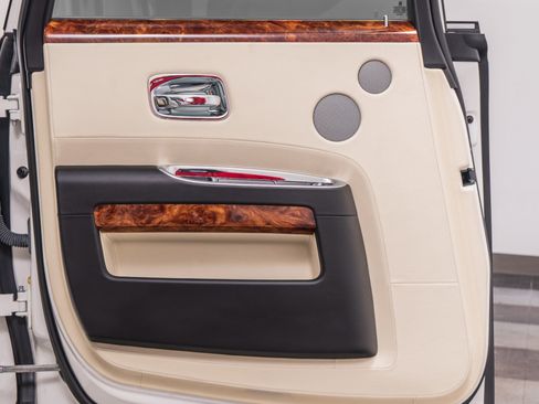 Used 2010 Rolls-Royce Ghost RWD image 41