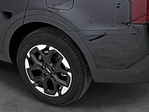 Used 2024 Kia Sorento S image 10