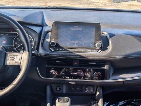 Used 2025 Nissan Rogue SV FWD image 17