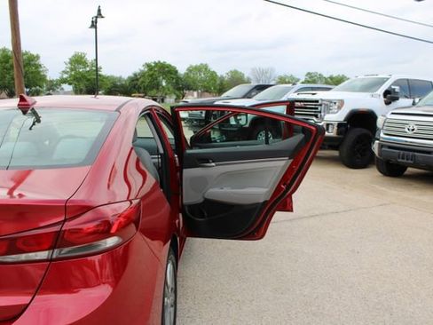 Used 2017 Hyundai Elantra SE FWD image 34