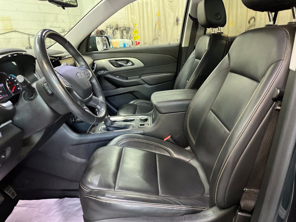 Used 2021 Chevrolet Traverse RS FWD image 13
