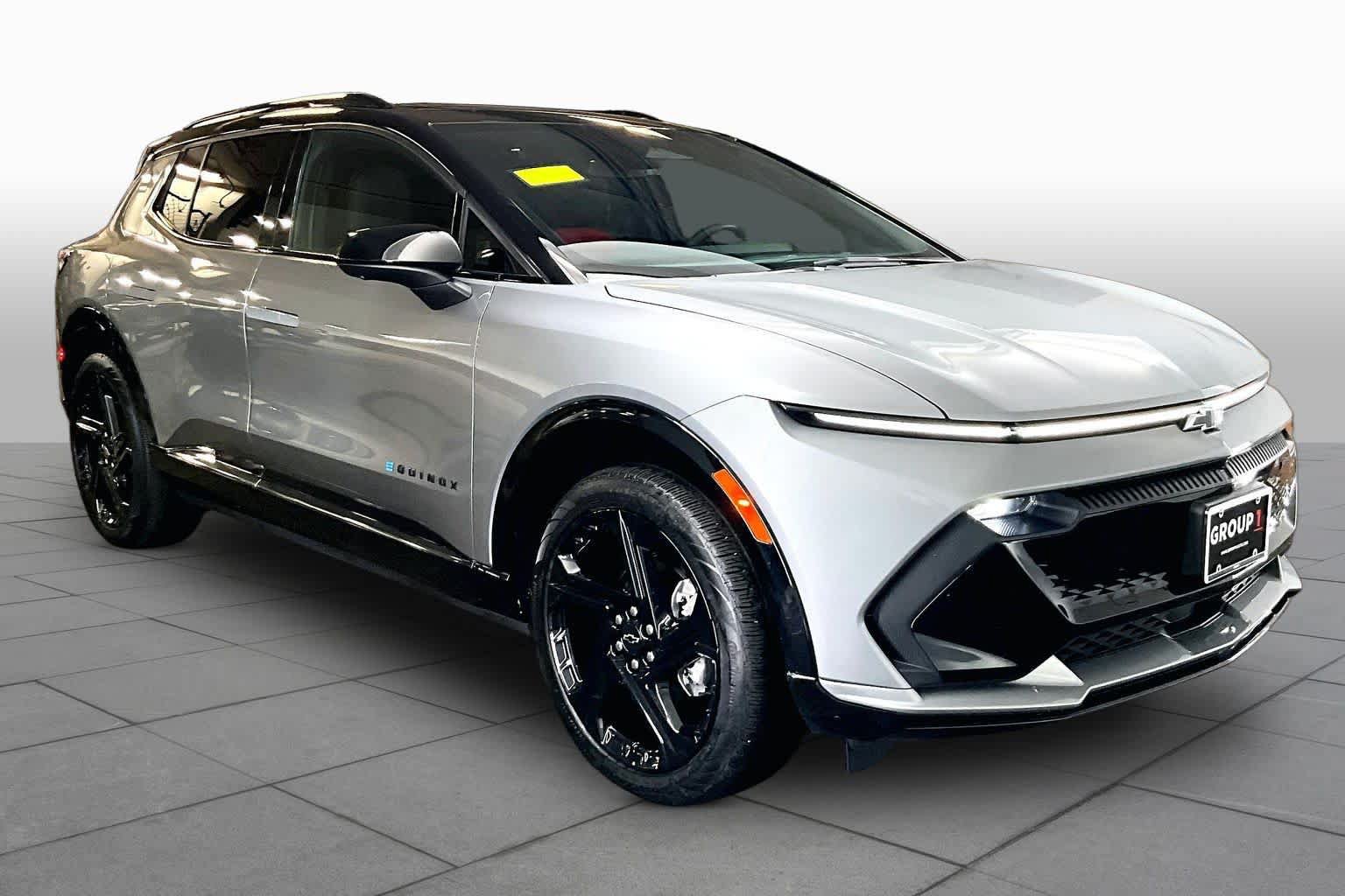 Used 2025 Chevrolet Equinox EV RS AWD/4WD image 2