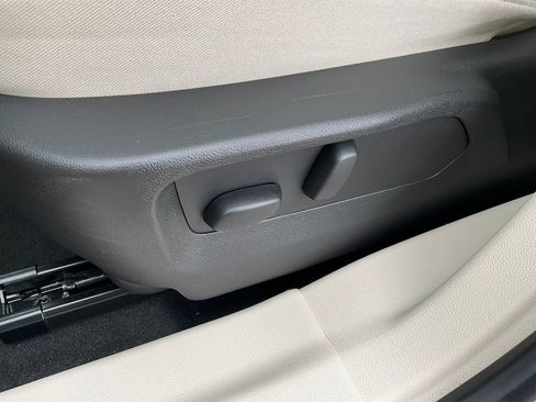 Used 2023 Buick Envision Avenir AWD/4WD image 19