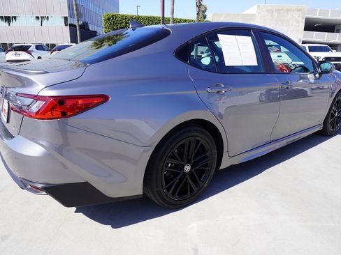 Used 2025 Toyota Camry SE image 7