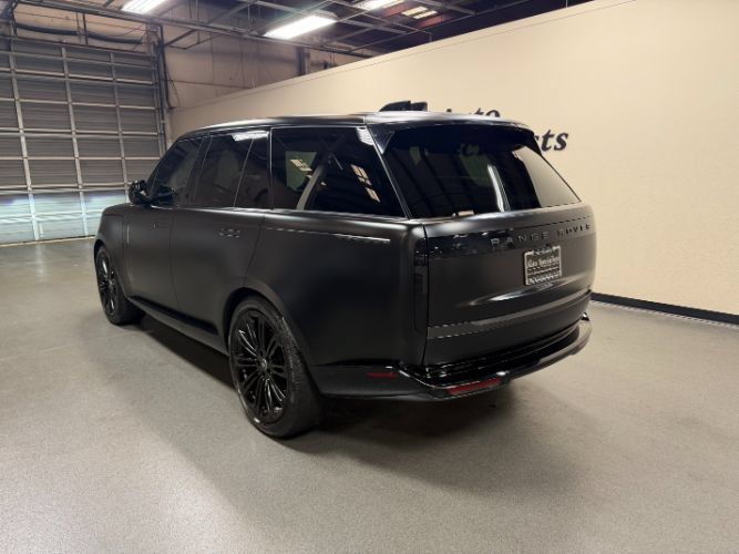 Used 2025 Land Rover Range Rover SE AWD/4WD image 2