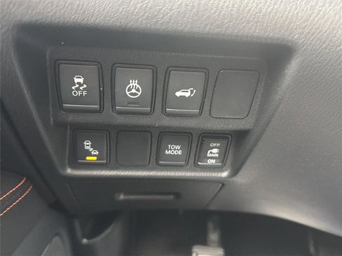 Used 2020 Nissan Pathfinder SL image 17