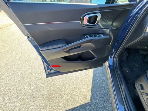 Certified 2025 Kia Sorento S w/ Panoramic Sunroof Package FWD image 10