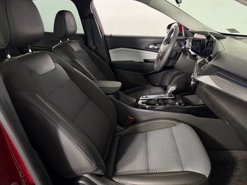 Used 2025 Chevrolet Trax LT image 31