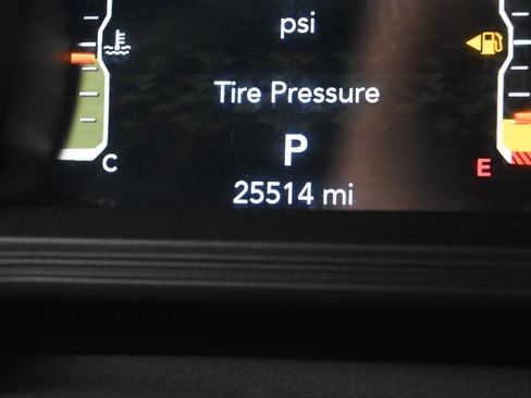 Used 2024 Jeep Gladiator Willys image 23