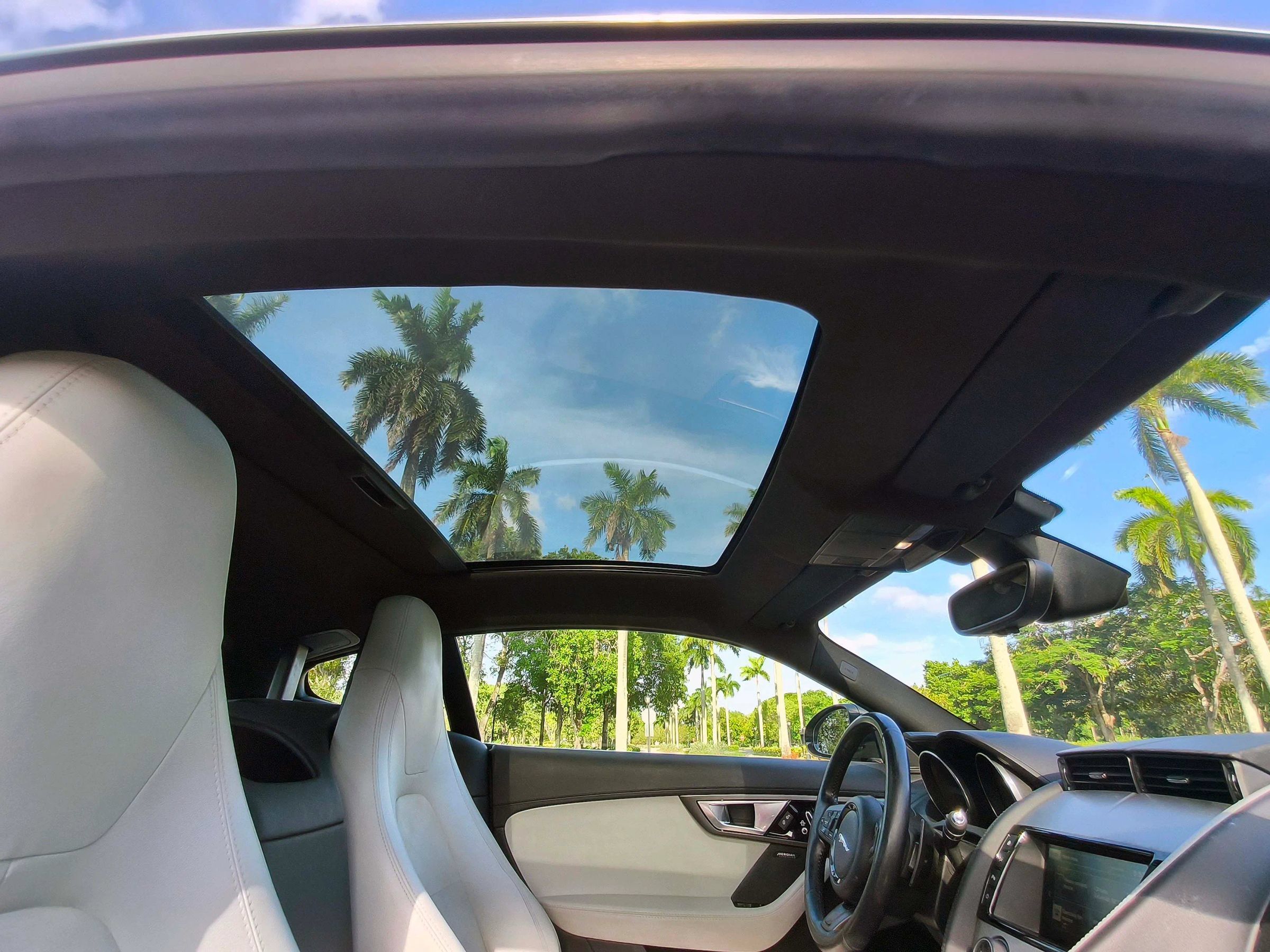 Used 2016 Jaguar F-TYPE Coupe RWD image 12