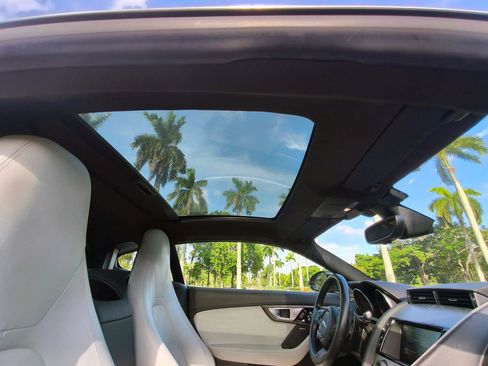 Used 2016 Jaguar F-TYPE Coupe RWD image 12