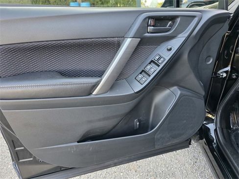 Used 2017 Subaru Forester 2.5i Premium w/ All-Weather Package image 8