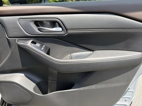 Certified 2023 Nissan Rogue SL w/ SL Premium Package FWD image 16