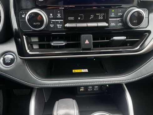 Used 2023 Toyota Highlander XLE image 19