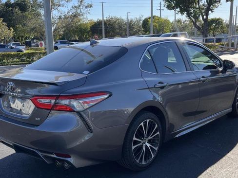 Used 2019 Toyota Camry SE image 5
