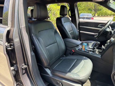 Used 2018 Ford Explorer XLT w/ Equipment Group 202A AWD/4WD image 8