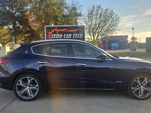 Used 2019 Maserati Levante GranLusso image 7