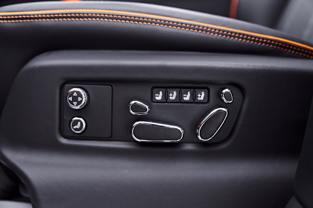 Used 2025 Bentley Bentayga AWD/4WD image 61