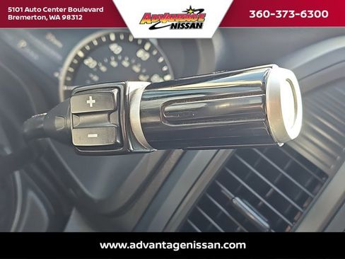 Used 2022 Nissan Titan SV w/ Accessory Utility Package image 17