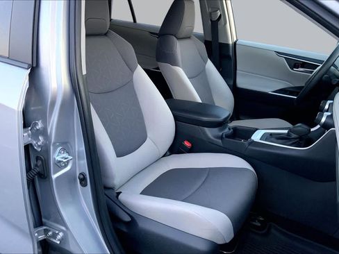 Used 2025 Toyota RAV4 XLE w/ Convenience Package FWD image 9