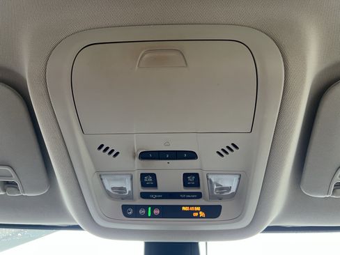 Used 2020 GMC Acadia Denali w/ Technology Package FWD image 28