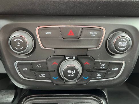 Used 2020 Jeep Compass Limited image 32