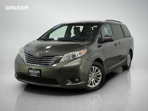 Used 2012 Toyota Sienna XLE image 1