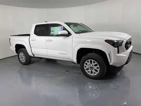 New 2026 Toyota Tacoma SR5 image 3