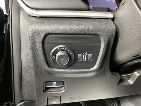 Used 2023 Jeep Grand Cherokee L Limited AWD/4WD image 19
