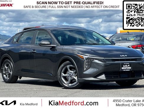 Used 2025 Kia K4 FWD image 1