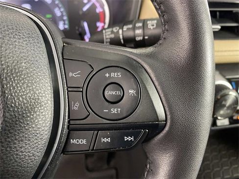 Used 2023 Toyota RAV4 XLE Premium image 17