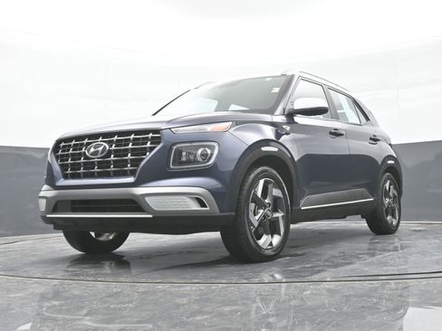 Certified 2023 Hyundai Venue Limited w/ Cargo Package image 39