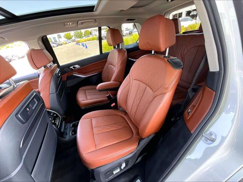 Used 2021 BMW X7 xDrive40i w/ Premium Package AWD/4WD image 28