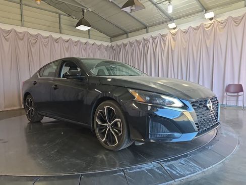 Used 2024 Nissan Altima 2.5 SR FWD image 10