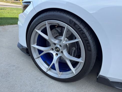 Used 2016 Ford Mustang Shelby GT350 w/ Technology Package image 5