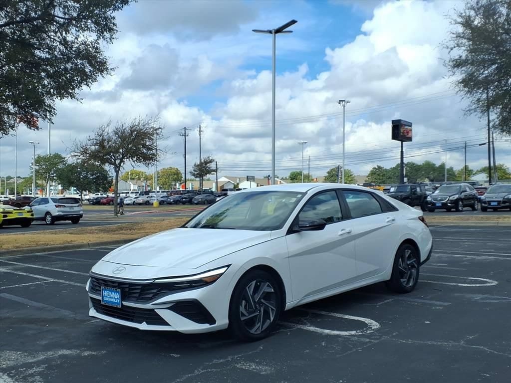 Used 2025 Hyundai Elantra Sport FWD image 12