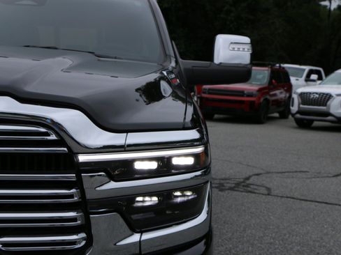 Used 2025 RAM 3500 Laramie AWD/4WD image 12