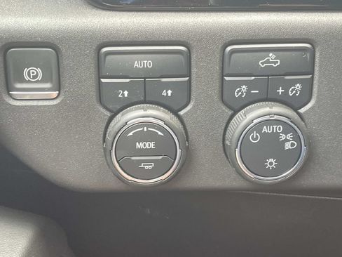 Used 2025 Chevrolet Silverado 1500 LT AWD/4WD image 31