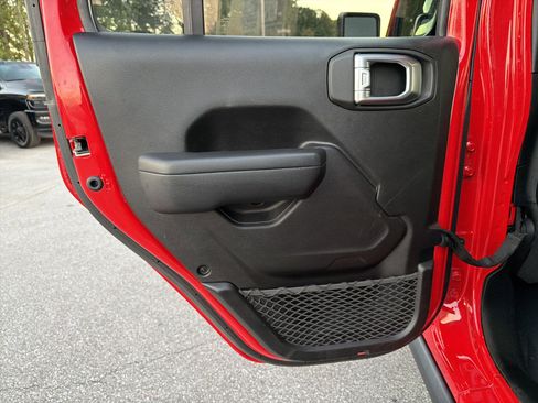 Used 2025 Jeep Wrangler Unlimited Rubicon image 22